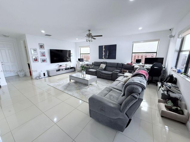 9907 NW 87th Terrace, Doral, FL 33178