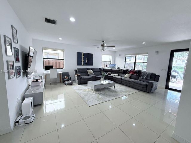 9907 NW 87th Terrace, Doral, FL 33178