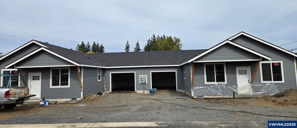 1230 49th Av, Sweet Home, OR 97386