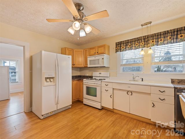821 N Main Street, Canton, NC 28716