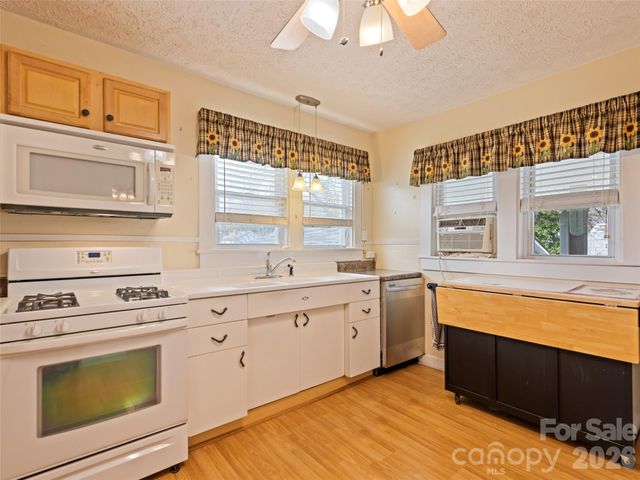 821 N Main Street, Canton, NC 28716