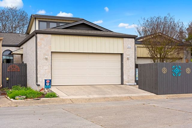 1814 Woodstone Dr, Kerrville, TX 78028