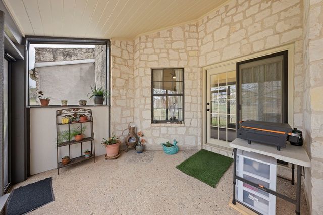 1814 Woodstone Dr, Kerrville, TX 78028