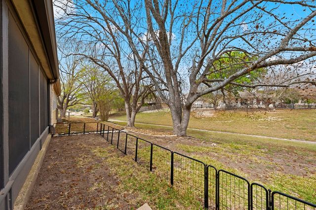 1814 Woodstone Dr, Kerrville, TX 78028