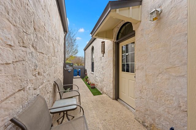 1814 Woodstone Dr, Kerrville, TX 78028