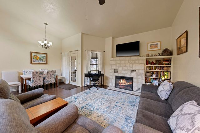 1814 Woodstone Dr, Kerrville, TX 78028