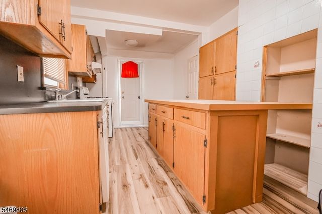 741 Highland Ave, Newark City, NJ 07104