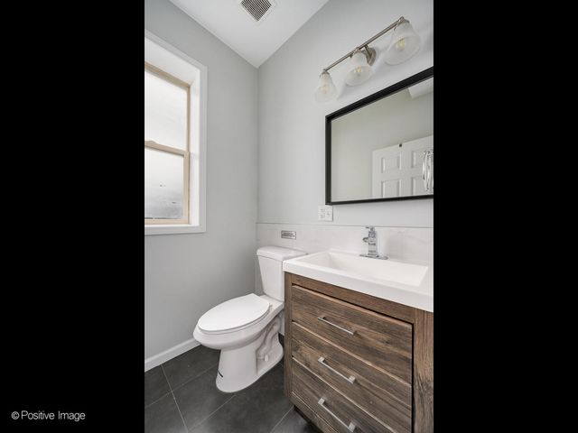 5134 N Oakley Avenue 2F, Chicago, IL 60625