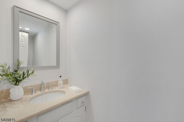 1 Murray Hill Sq 1, New Providence Boro, NJ 07974