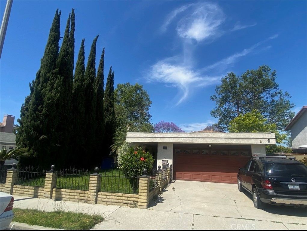 Image 2 of property listing at 275 W Shadwell, Carson, CA 90745