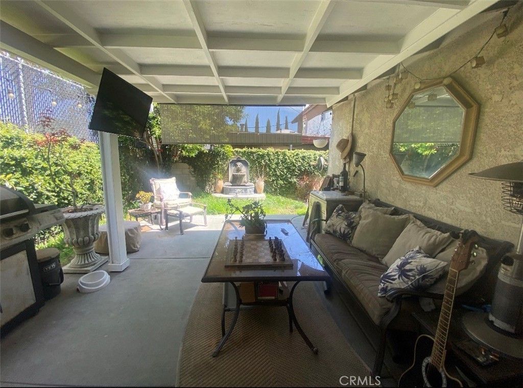 Image 9 of property listing at 275 W Shadwell, Carson, CA 90745