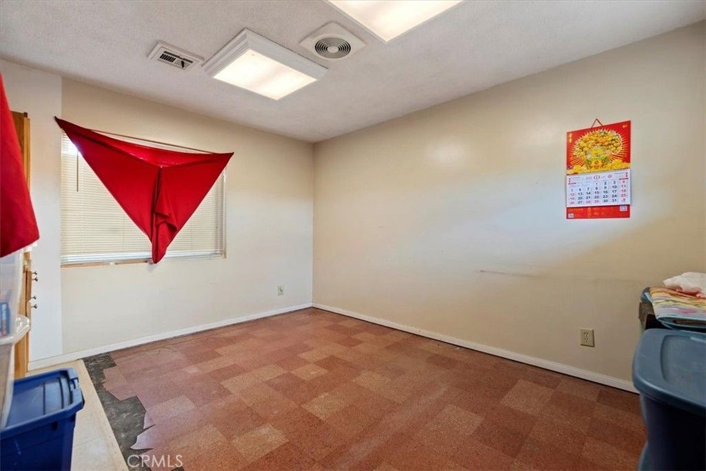 Image 15 of property listing at 13285 Mesquite, Apple Valley, CA 92308