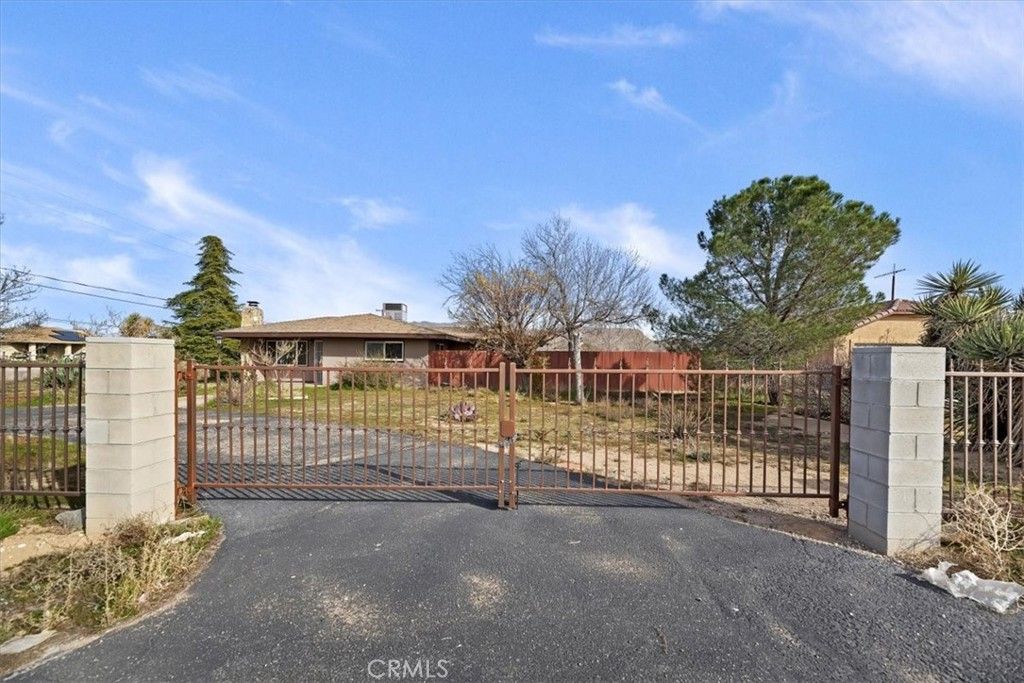 Image 2 of property listing at 13285 Mesquite, Apple Valley, CA 92308