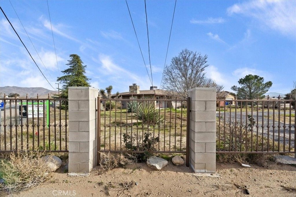 Image 27 of property listing at 13285 Mesquite, Apple Valley, CA 92308