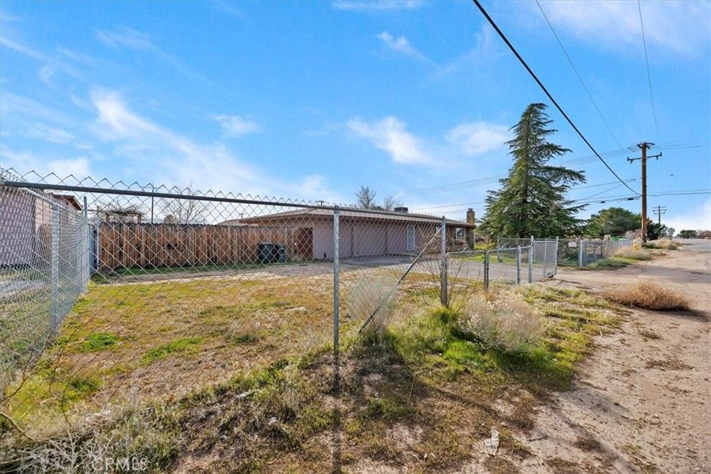 Image 29 of property listing at 13285 Mesquite, Apple Valley, CA 92308