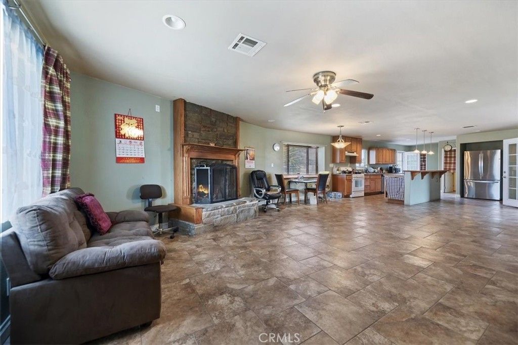 Image 6 of property listing at 13285 Mesquite, Apple Valley, CA 92308