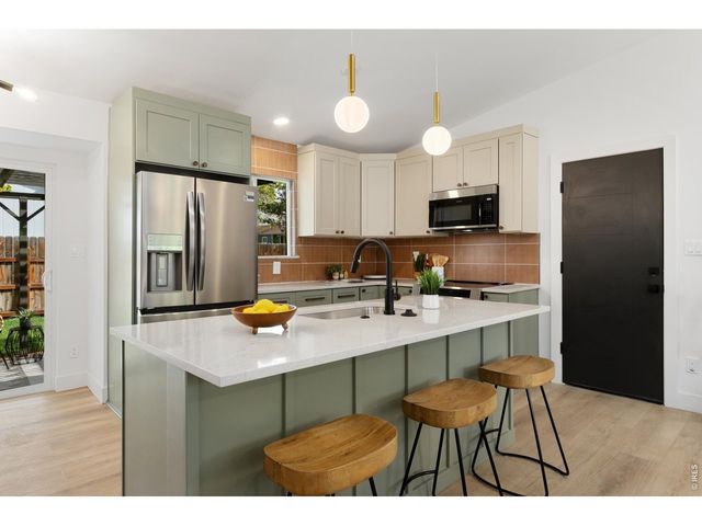 2124 Manchester Dr, Fort Collins, CO 80526