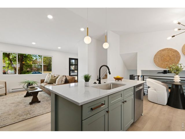 2124 Manchester Dr, Fort Collins, CO 80526