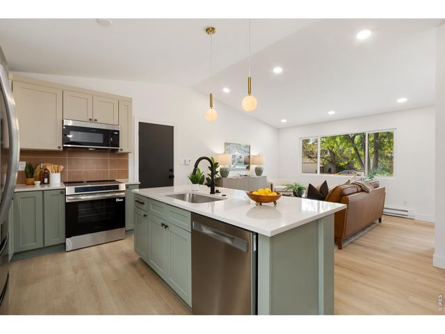 2124 Manchester Dr, Fort Collins, CO 80526