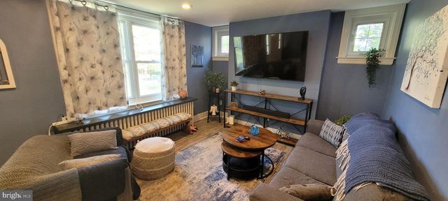 206 BURNSIDE, Jeffersonville, PA 19403