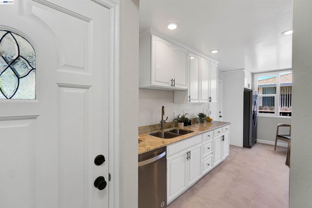 31032 Carroll Ave, Hayward, CA 94544