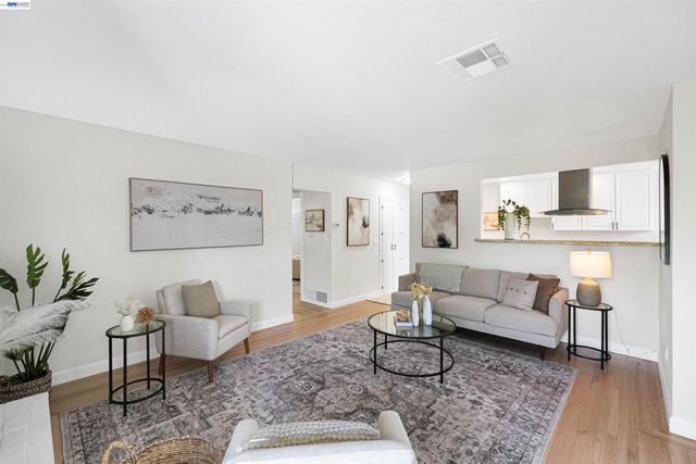31032 Carroll Ave, Hayward, CA 94544