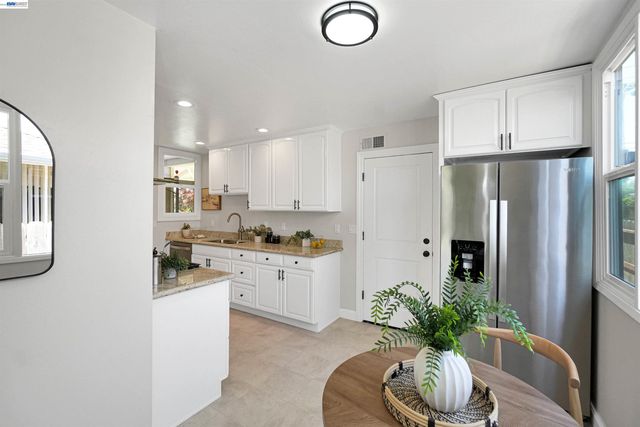 31032 Carroll Ave, Hayward, CA 94544
