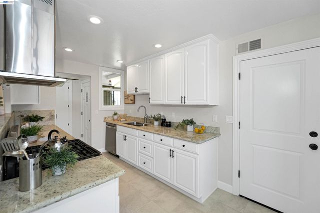 31032 Carroll Ave, Hayward, CA 94544