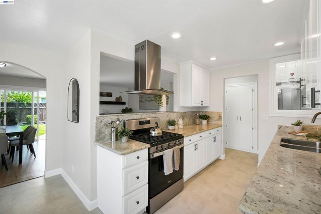 31032 Carroll Ave, Hayward, CA 94544