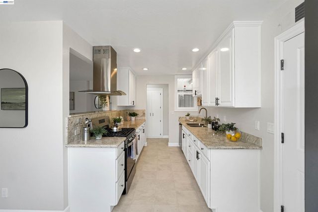 31032 Carroll Ave, Hayward, CA 94544