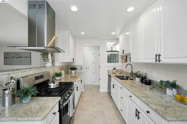 31032 Carroll Ave, Hayward, CA 94544