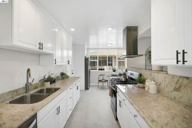 31032 Carroll Ave, Hayward, CA 94544