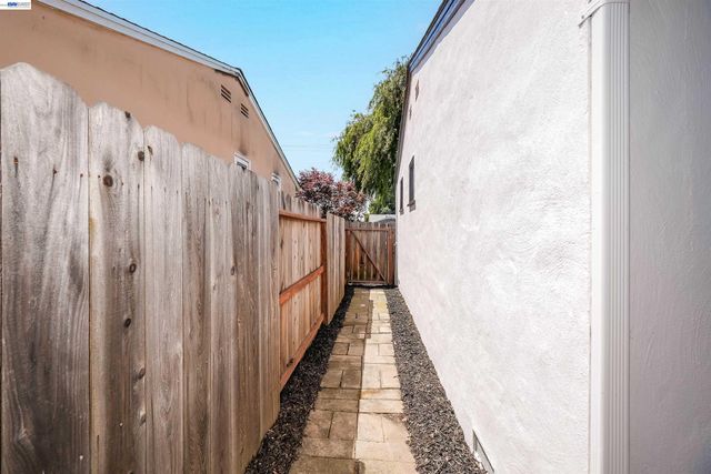 31032 Carroll Ave, Hayward, CA 94544