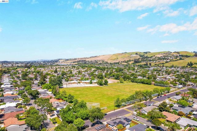 31032 Carroll Ave, Hayward, CA 94544