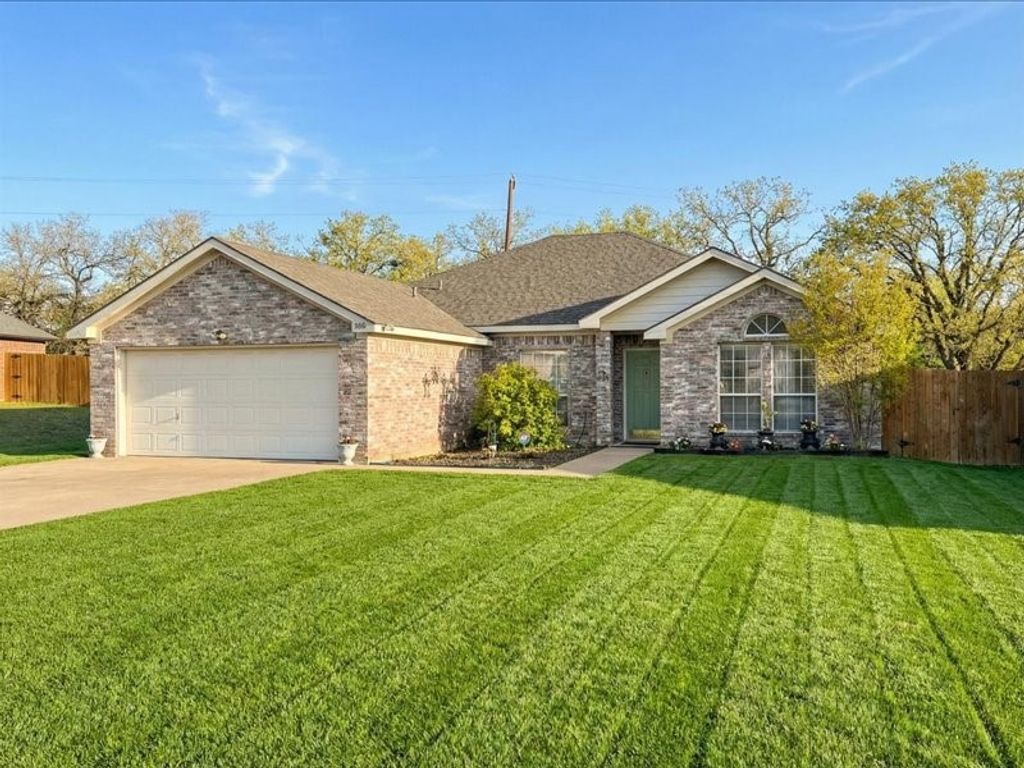 306 Dalhart Court, Weatherford, TX 76086