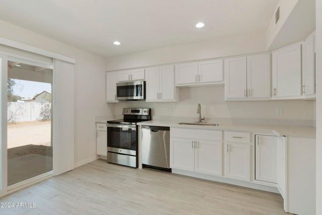 3316 E Helena Drive, Phoenix, AZ 85032