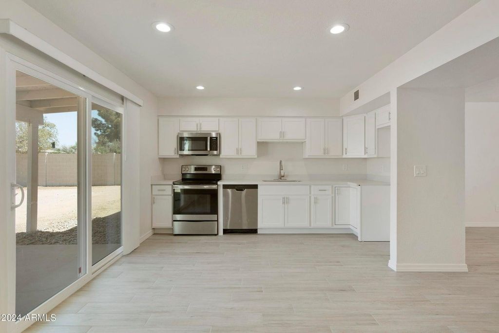 3316 E Helena Drive, Phoenix, AZ 85032