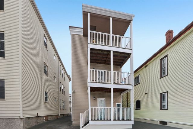 1048 Saratoga St 3, Boston, MA 02128