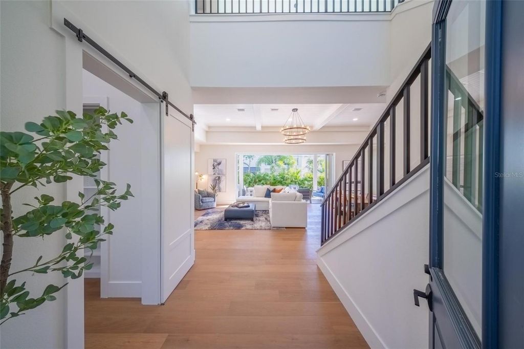 Image 12 of property listing at 2420 FLOYD STREET, Sarasota, FL 34239