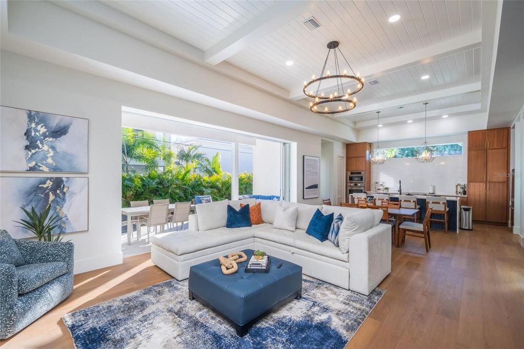 Image 15 of property listing at 2420 FLOYD STREET, Sarasota, FL 34239