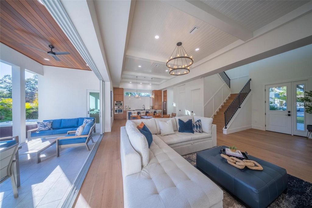Image 17 of property listing at 2420 FLOYD STREET, Sarasota, FL 34239