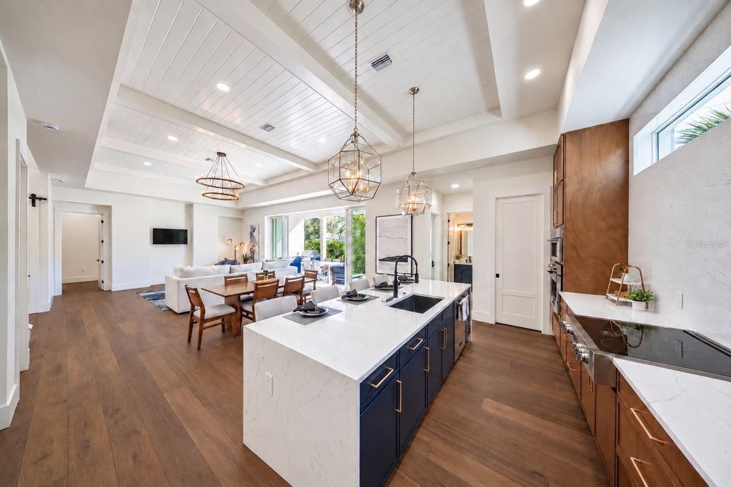 Image 18 of property listing at 2420 FLOYD STREET, Sarasota, FL 34239