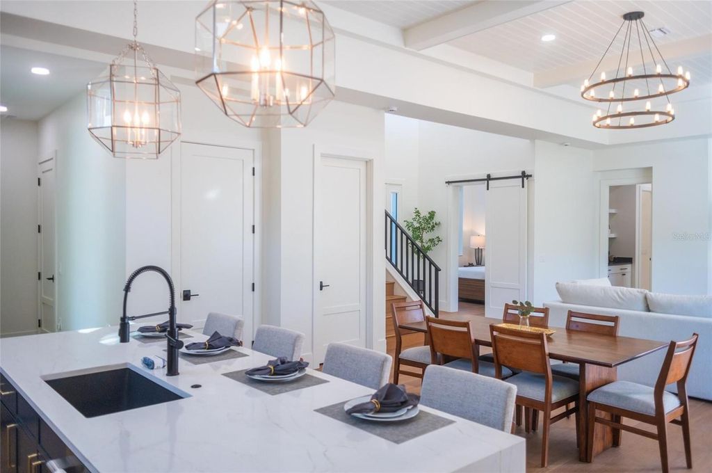 Image 19 of property listing at 2420 FLOYD STREET, Sarasota, FL 34239