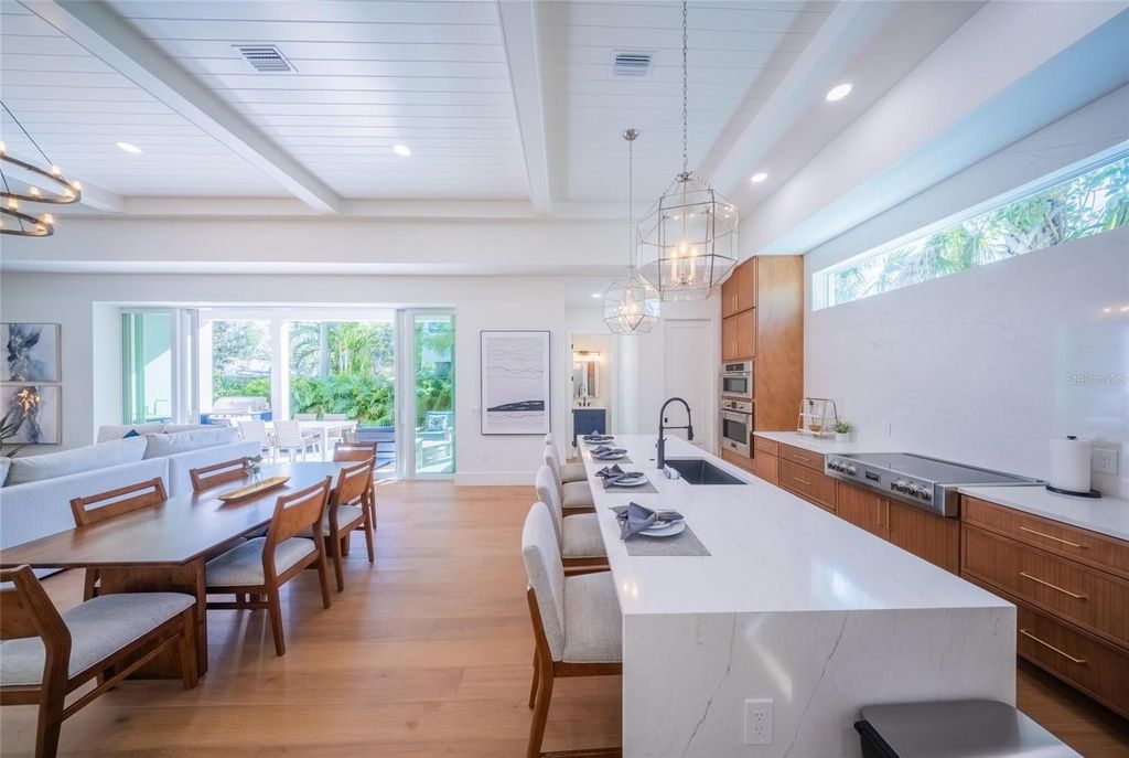 Image 20 of property listing at 2420 FLOYD STREET, Sarasota, FL 34239