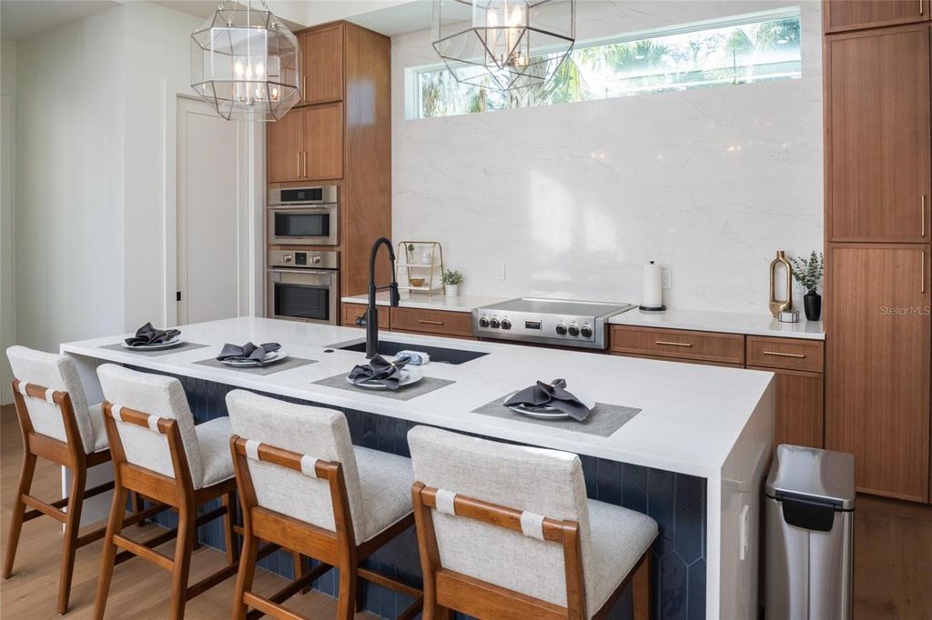 Image 22 of property listing at 2420 FLOYD STREET, Sarasota, FL 34239