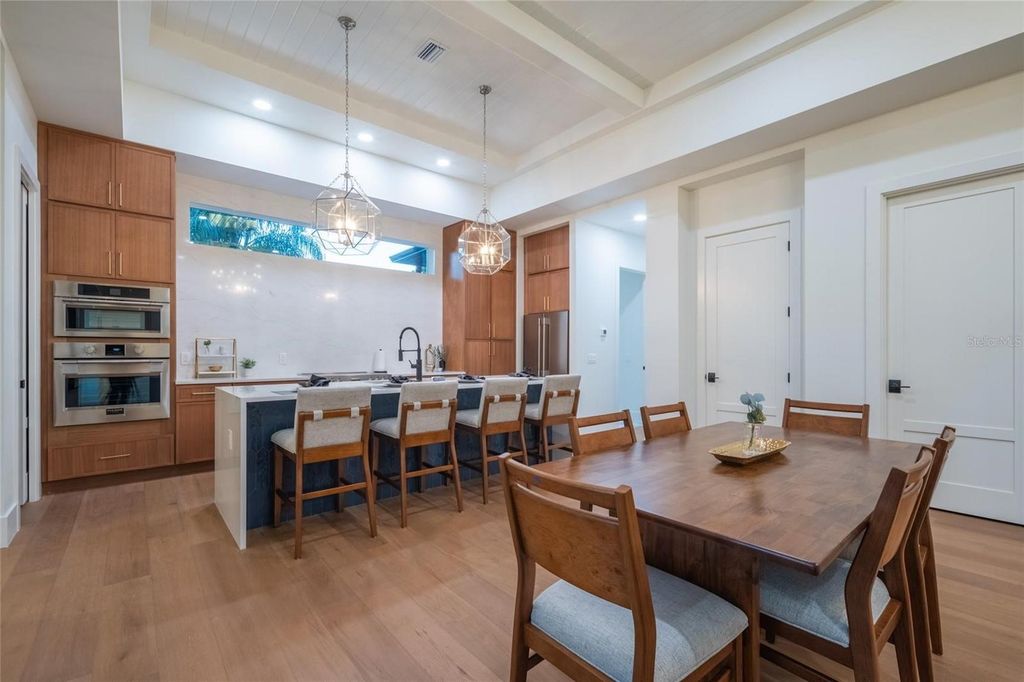 Image 25 of property listing at 2420 FLOYD STREET, Sarasota, FL 34239