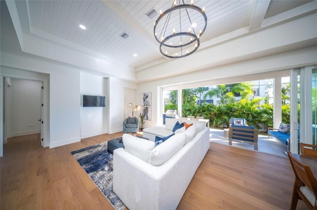 Image 28 of property listing at 2420 FLOYD STREET, Sarasota, FL 34239