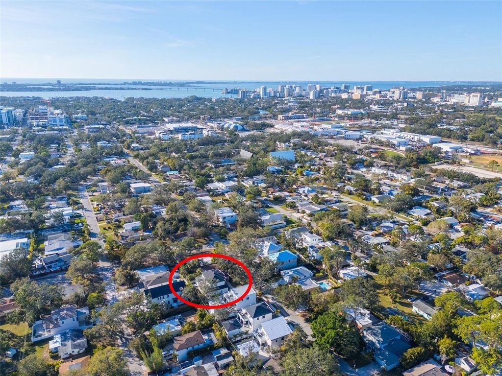 Image 6 of property listing at 2420 FLOYD STREET, Sarasota, FL 34239