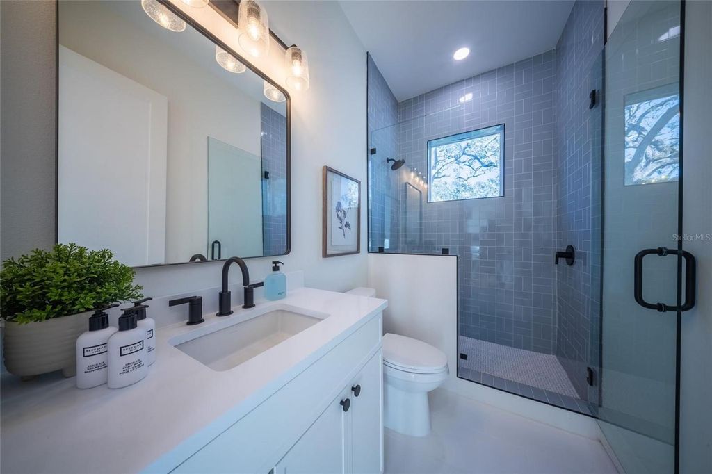Image 71 of property listing at 2420 FLOYD STREET, Sarasota, FL 34239