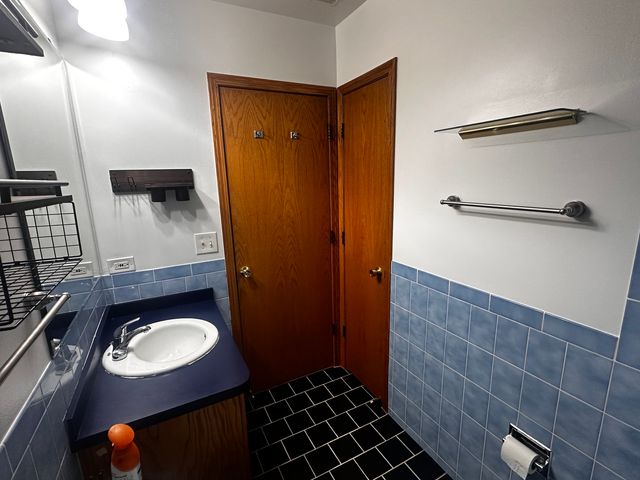 6404 W Dakin Street 2, Chicago, IL 60634